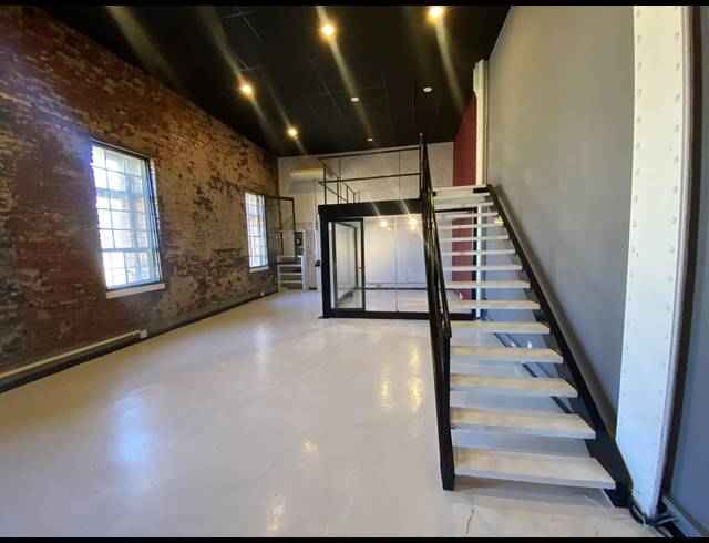 105M² OFFICE TO LET IN WOODSTOCK